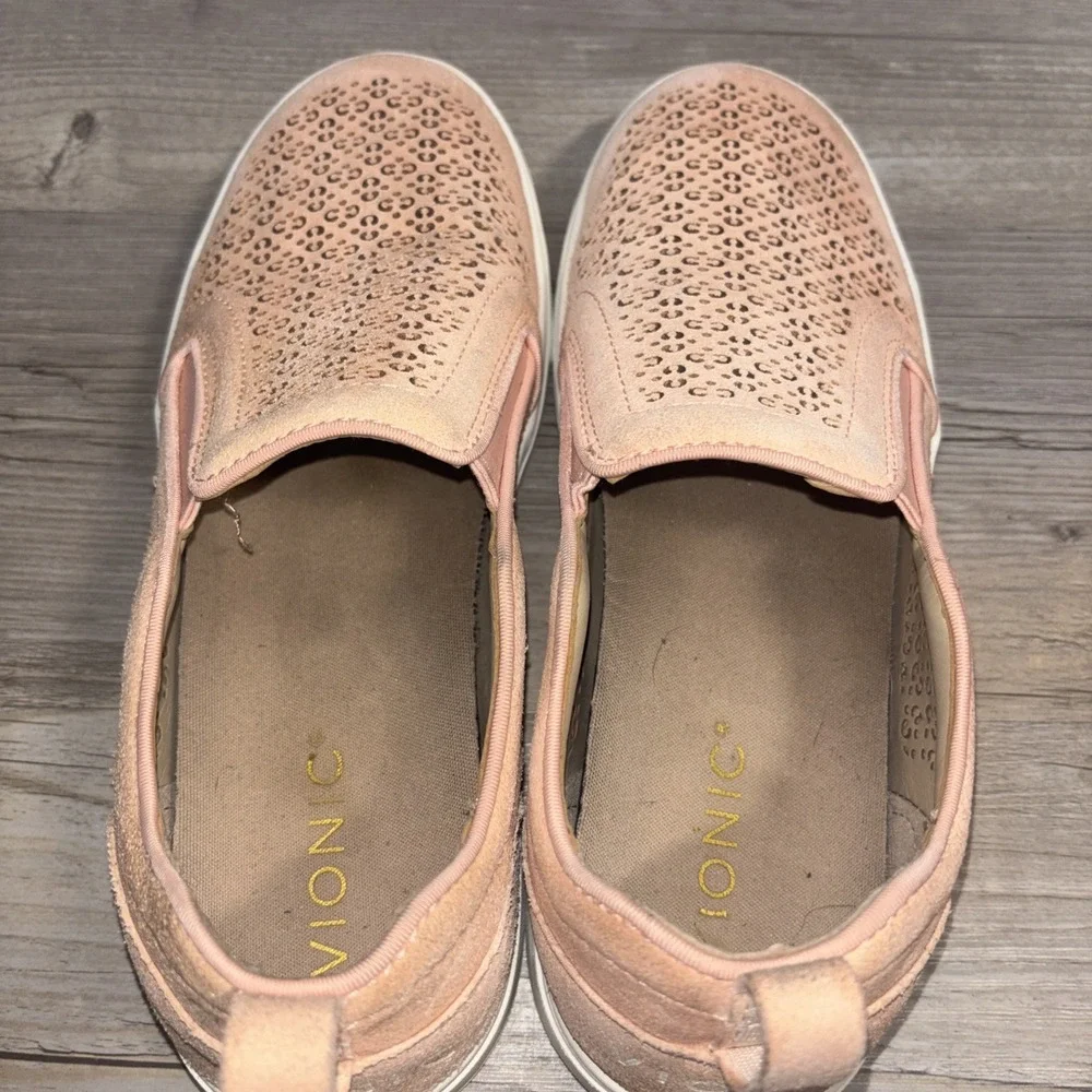 Women's 8 Vionic Kimmie Perf slip-on sneakers Pink Peach Suede Arch Support